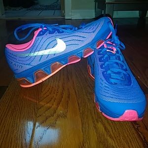 nike sneakers tailwind g